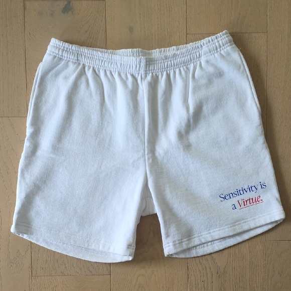 WHITE SHORTS - Picture 1 of 8